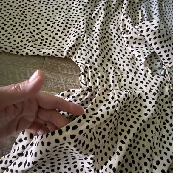 Vici Shop- Flawless Brand- Well Behaved Printed Pocketed Tie Romper, Medium - Picture 11 of 13